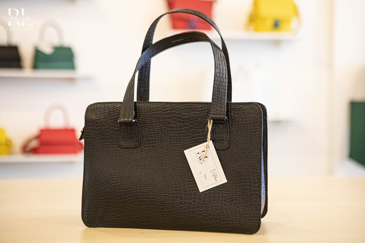 Bolso victoria cuero nacional- Negro